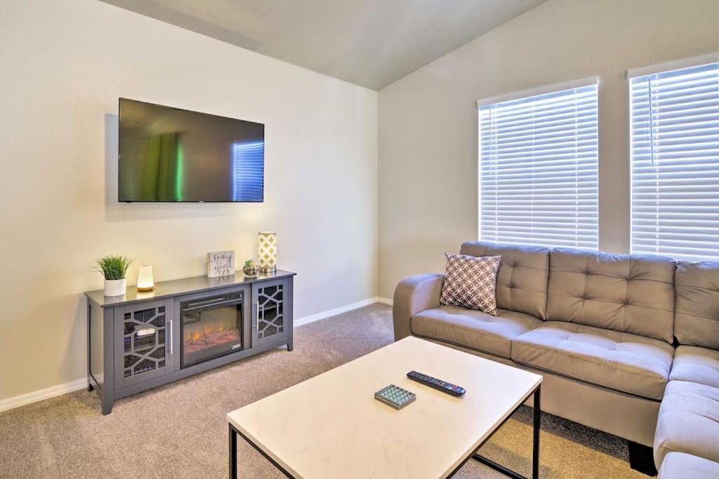 Family Friendly Playroom Garage Caldwell Exterior photo