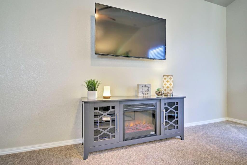 Family Friendly Playroom Garage Caldwell Exterior photo