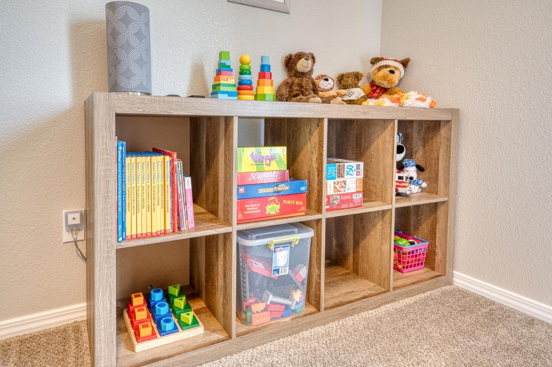 Family Friendly Playroom Garage Caldwell Exterior photo