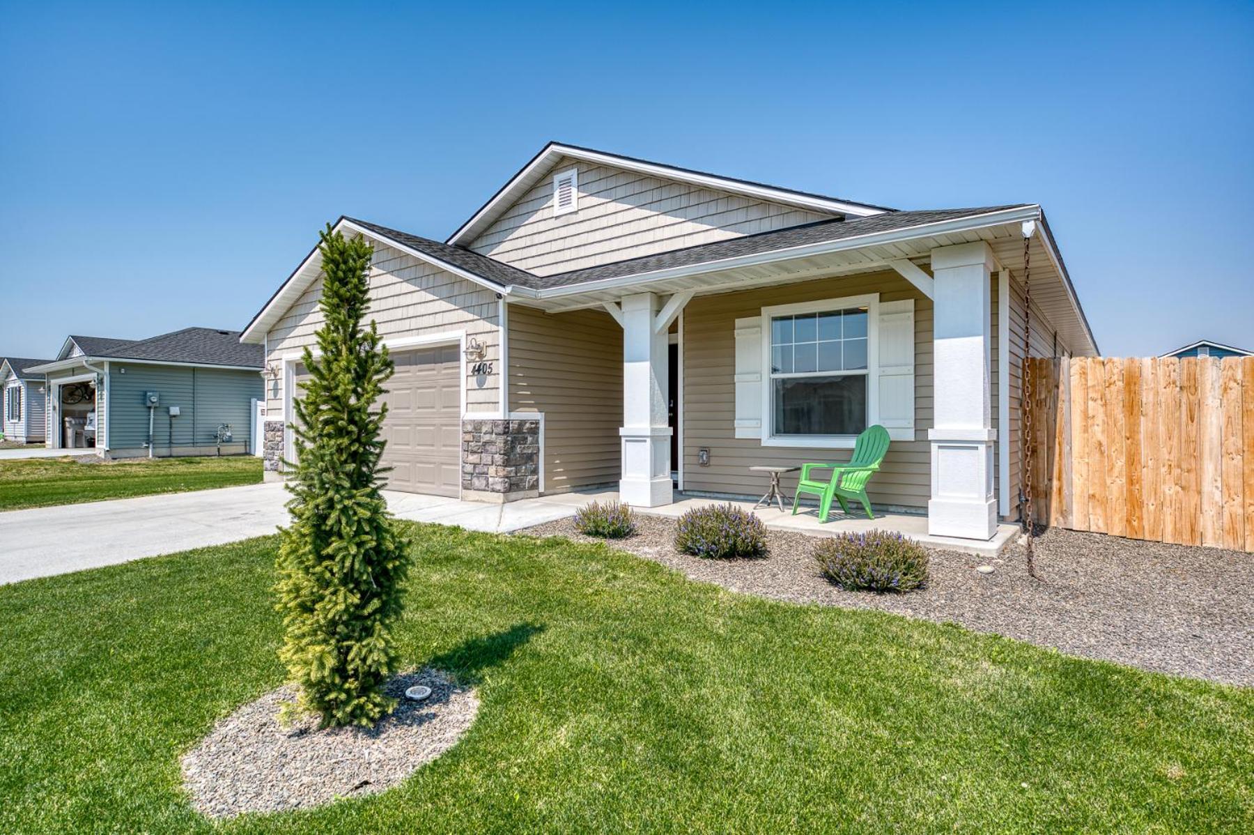 Family Friendly Playroom Garage Caldwell Exterior photo