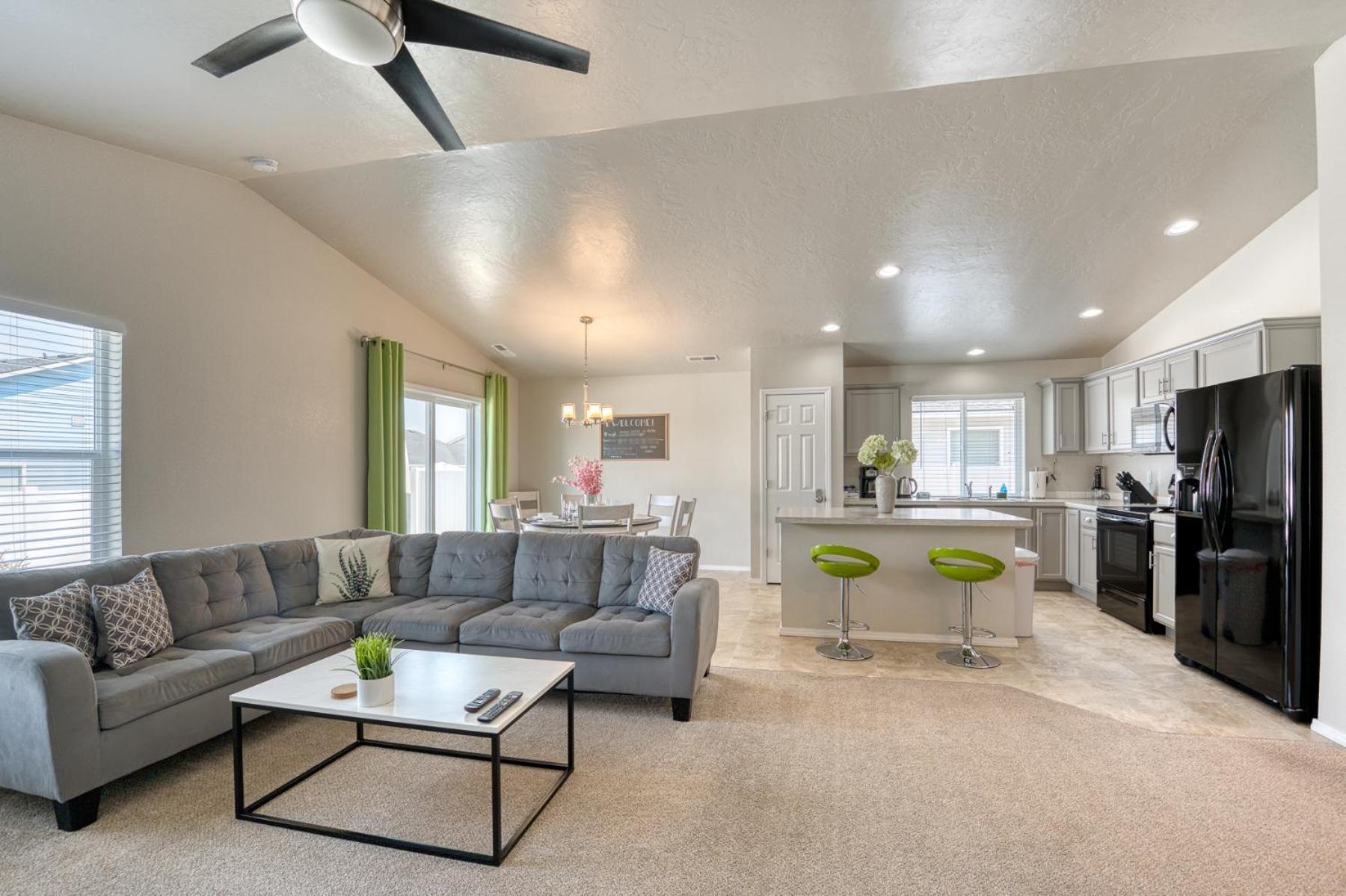 Family Friendly Playroom Garage Caldwell Exterior photo