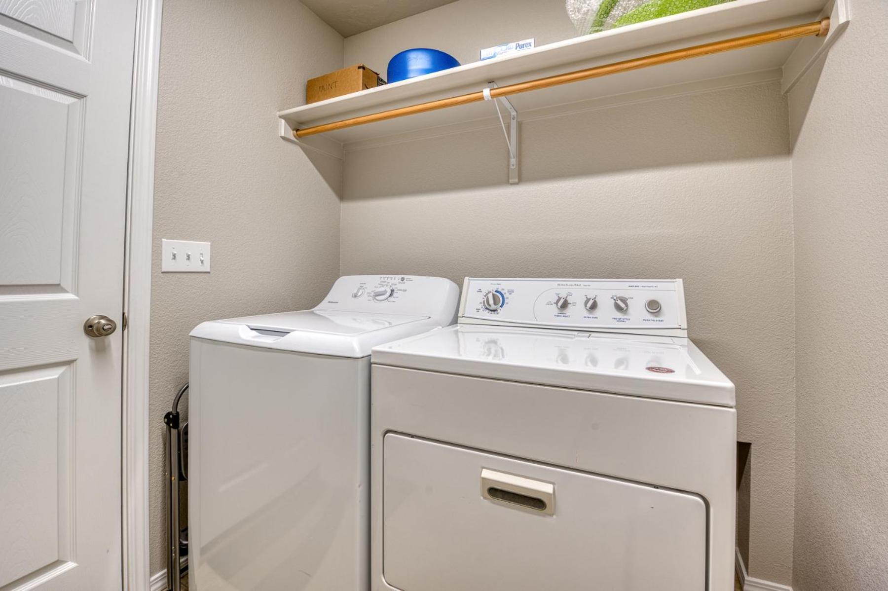 Family Friendly Playroom Garage Caldwell Exterior photo
