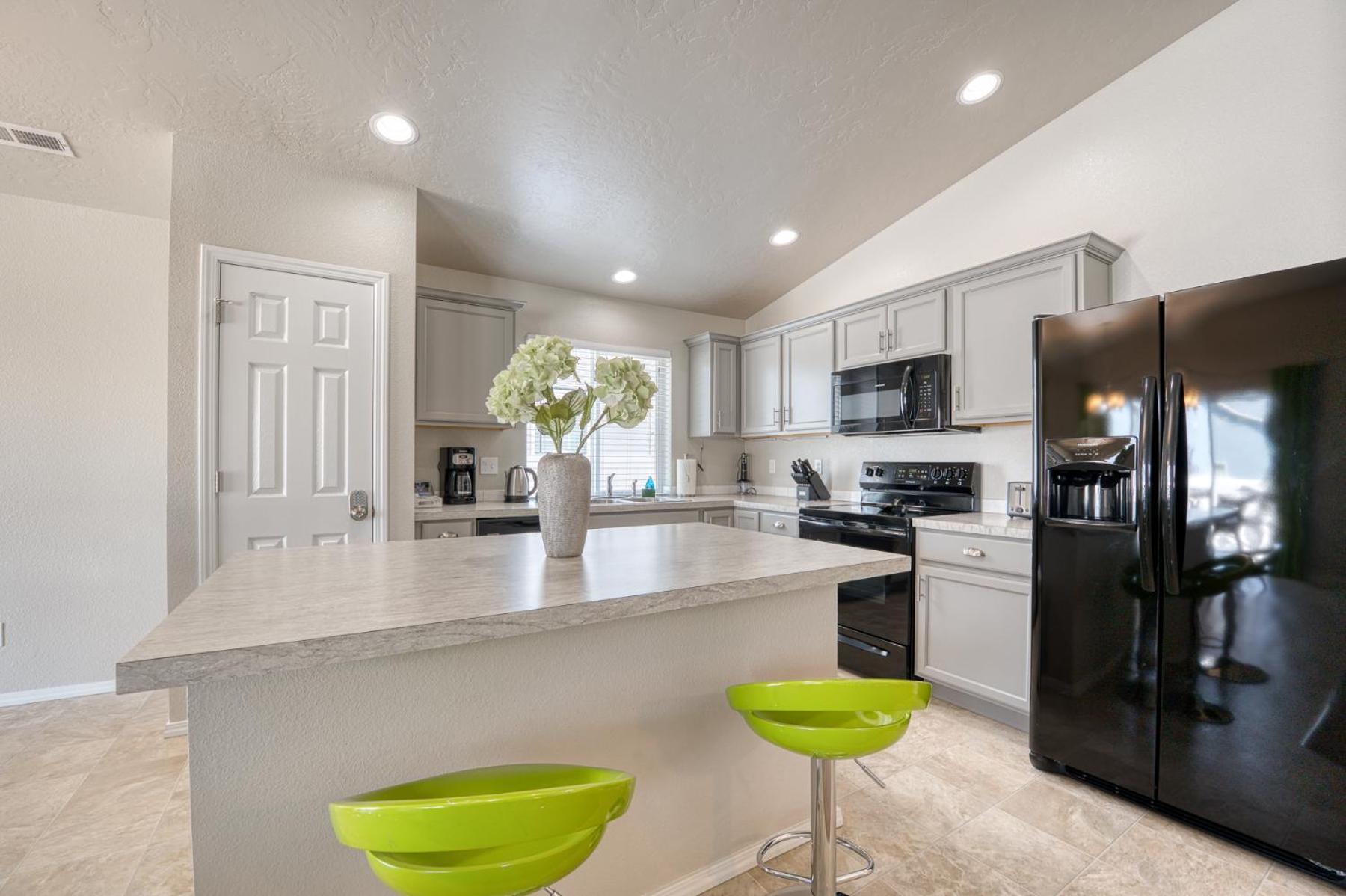 Family Friendly Playroom Garage Caldwell Exterior photo